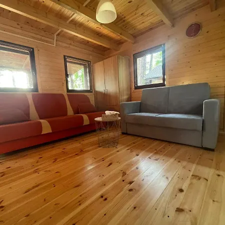 Letniskowy Nad Jeziorem, Las, Mazury 度假居 *